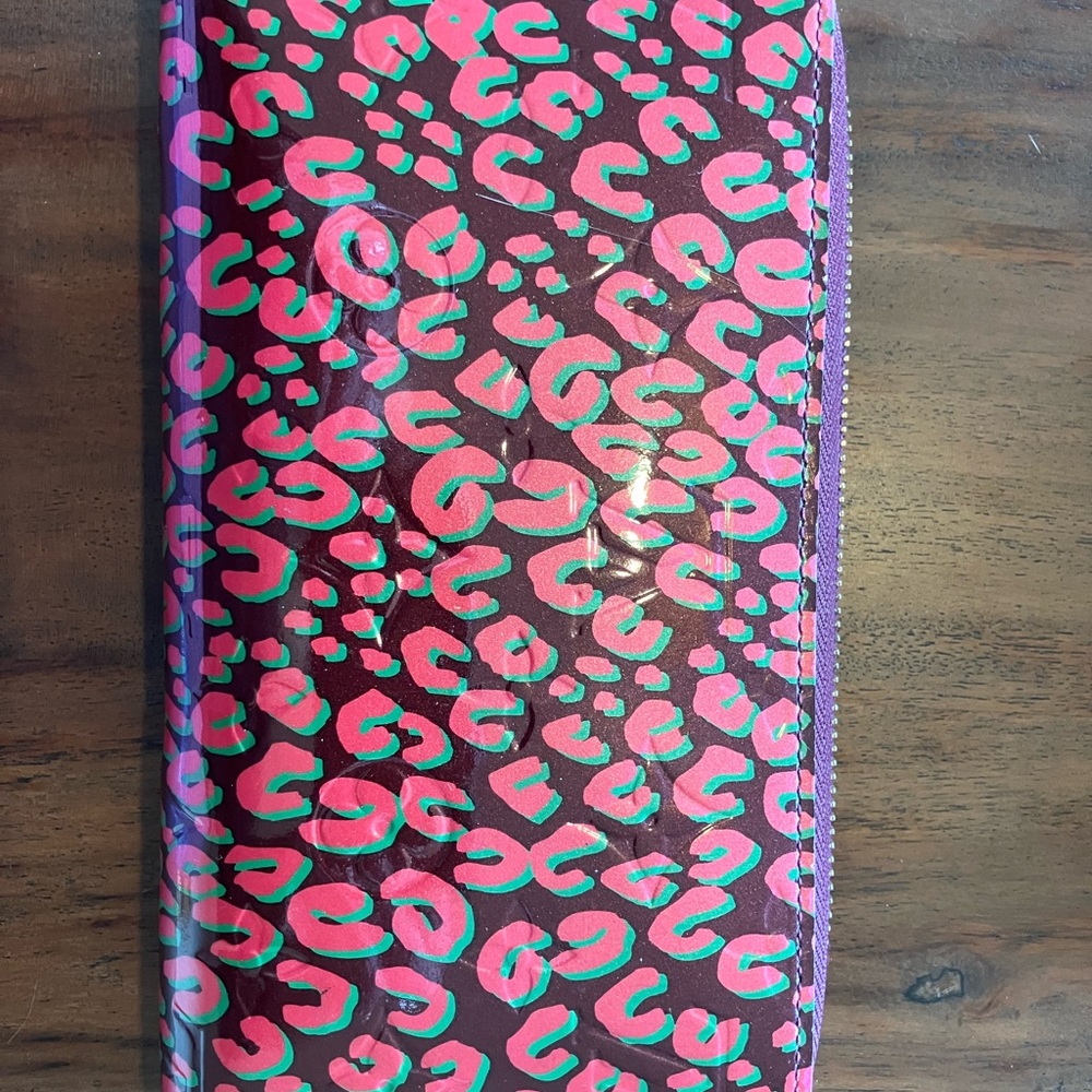 Louis Vuitton Limited Edition Red and Pink Leopard Zip Wallet with Gold Hardware - Picture 4 of 11